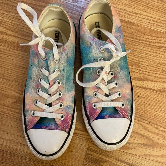 Like New Converse, tie-dye, size 8
